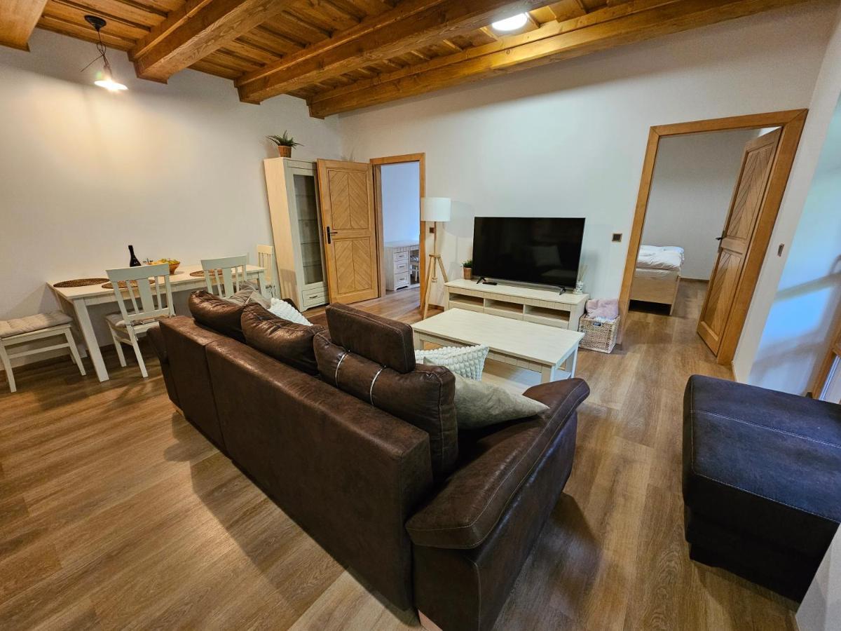 Apartmany Jezerne Velké Karlovice Exteriör bild