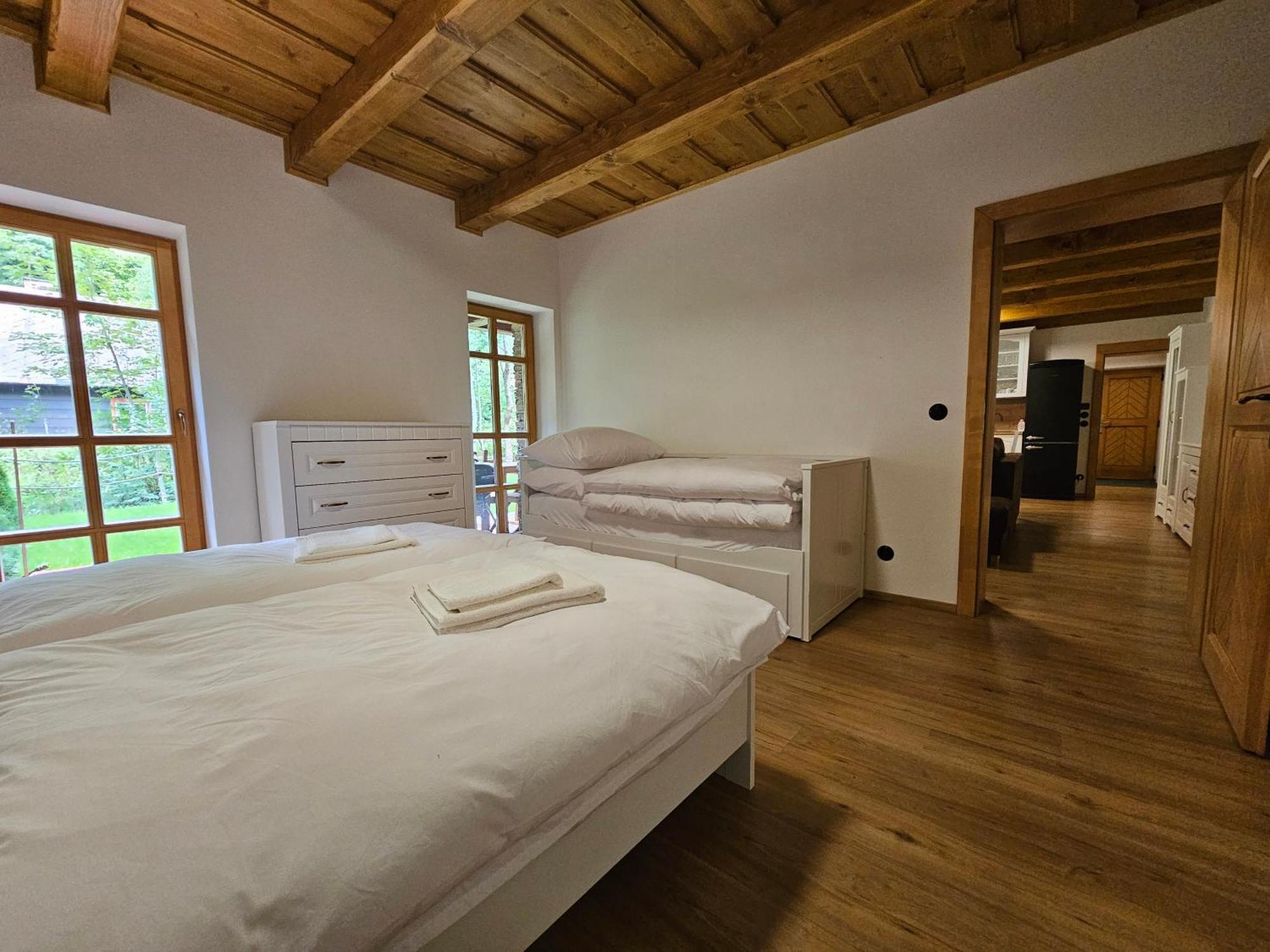 Apartmany Jezerne Velké Karlovice Exteriör bild