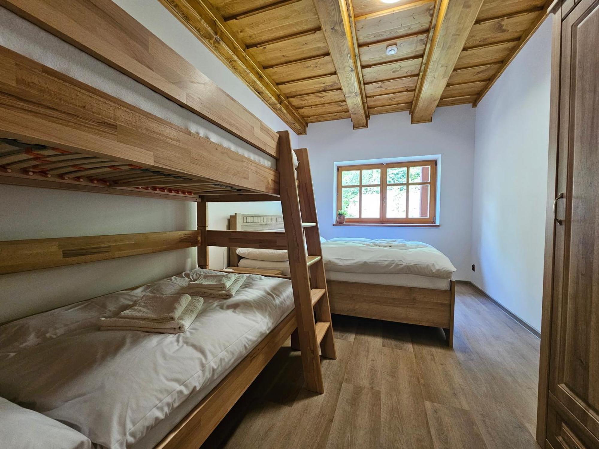 Apartmany Jezerne Velké Karlovice Exteriör bild